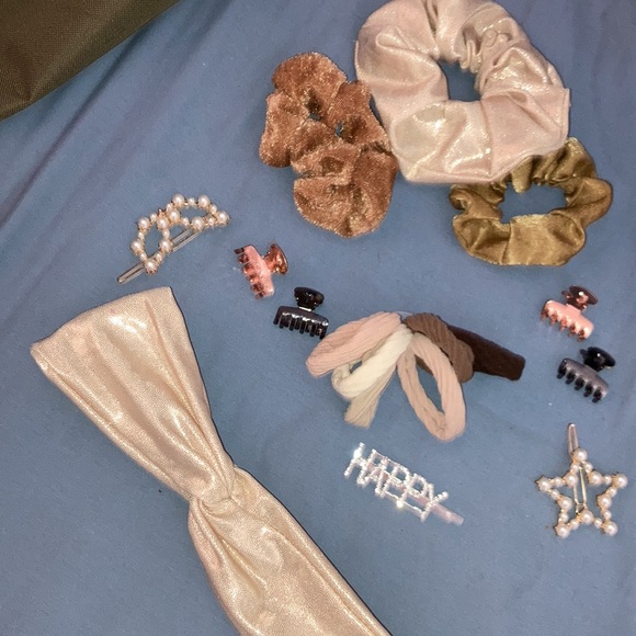 ๐HAIR Accessories๐ - Picture 3 of 17